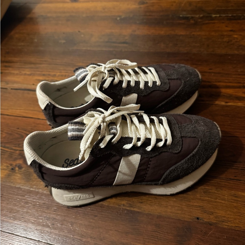 Seavees Women’s Brown Sneakers